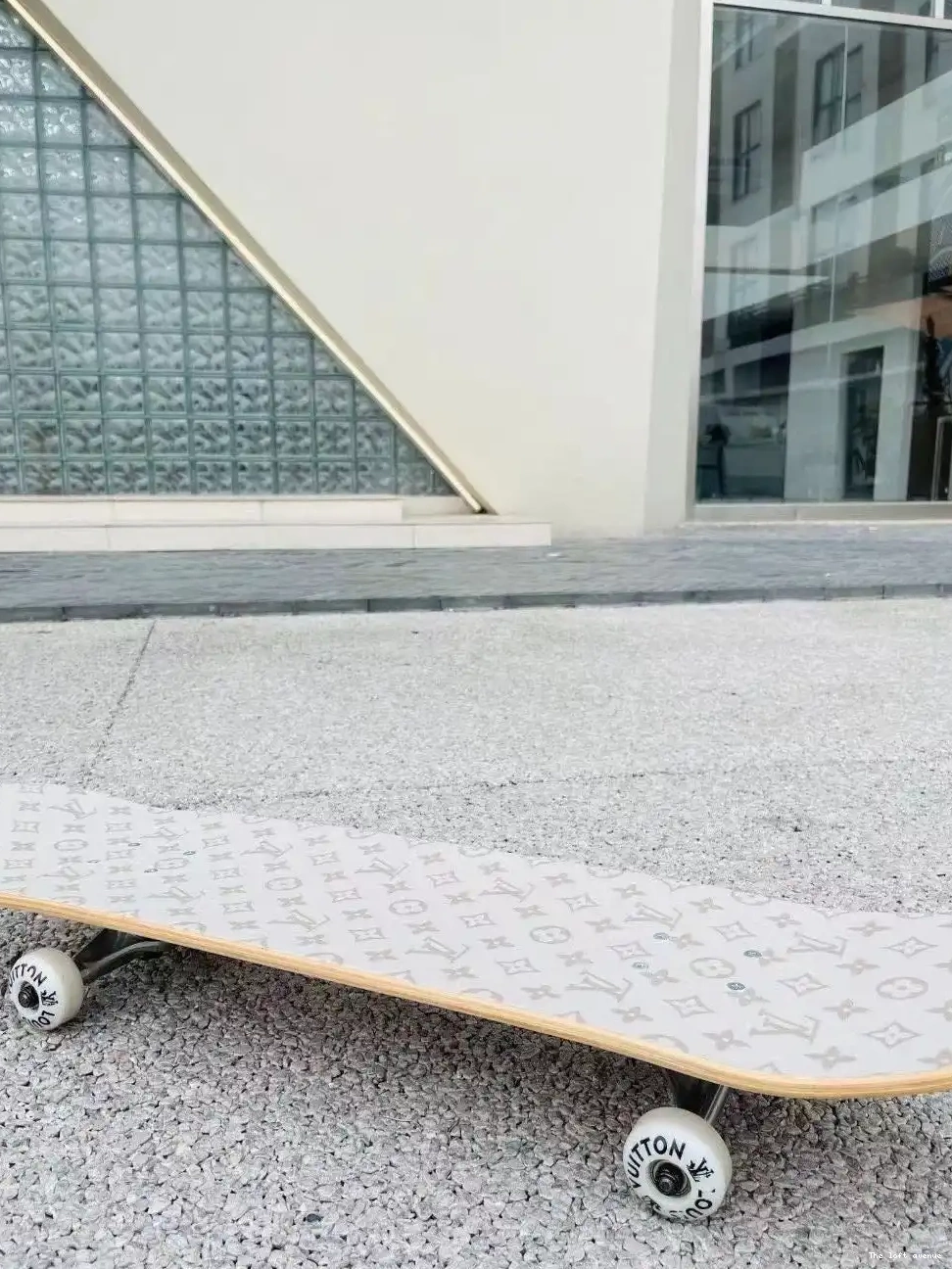LV SKATEBOARD CUSTOM 0519